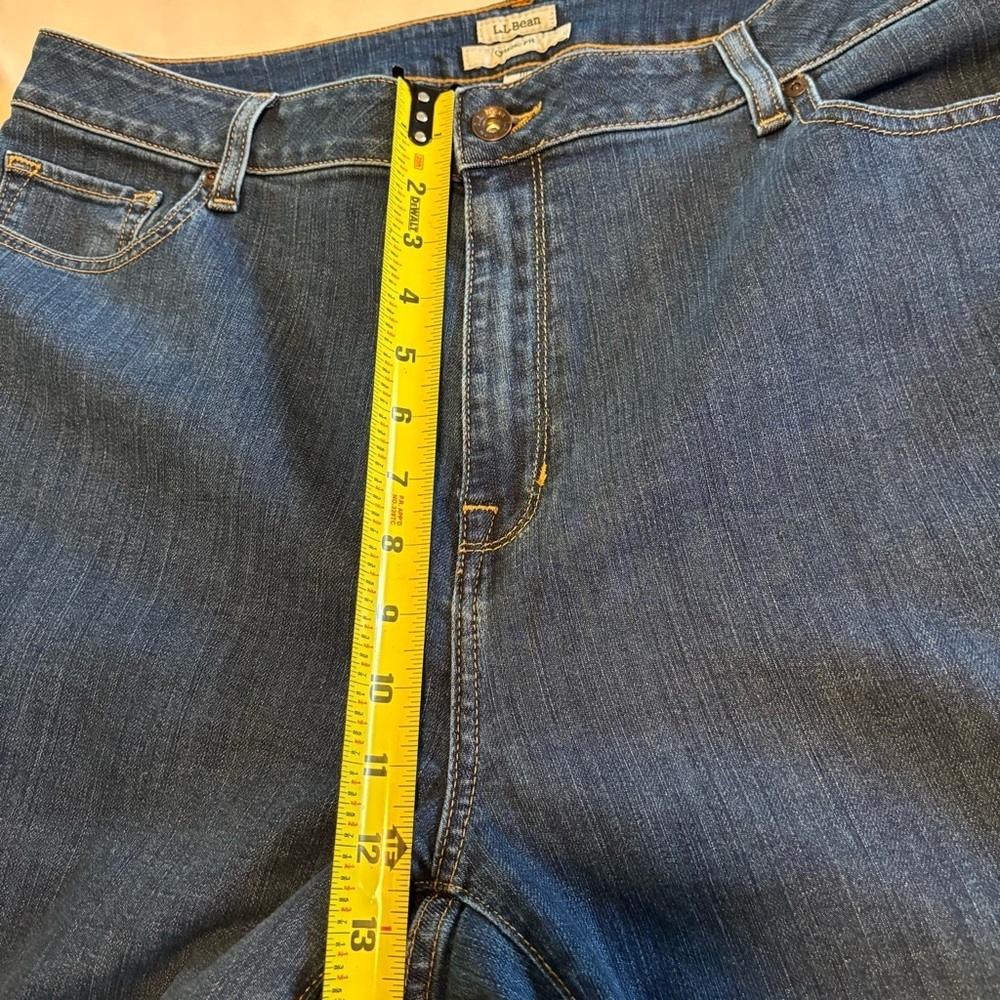 L.L. Bean Women's Straight Leg Classic Fit Blue Jeans - Picture 9 of 9